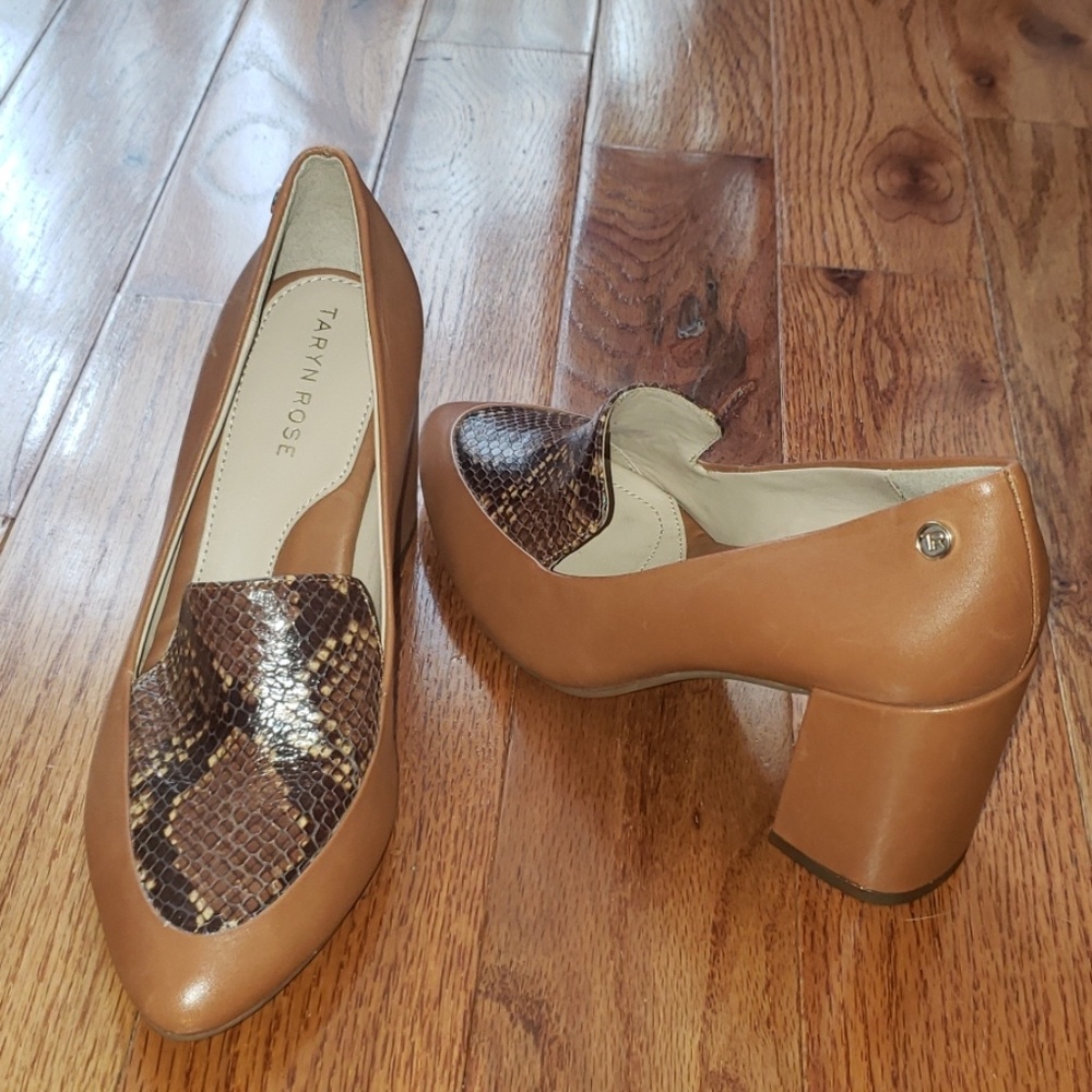NWOT Taryn Rose Snake Print Pumps